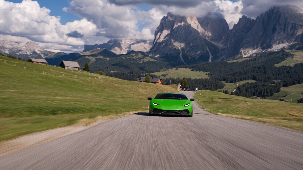 Auto sportiva con accessori GarageZone